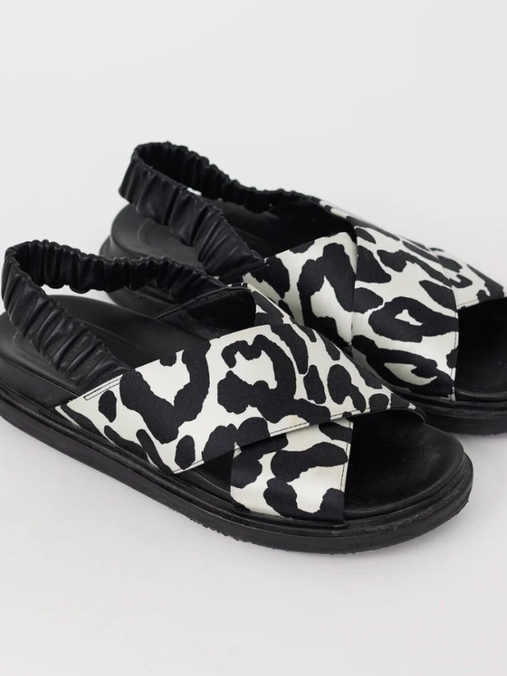 Marni Fussbett Leopard Cross-Strap Sandals – EU 39 / US 9